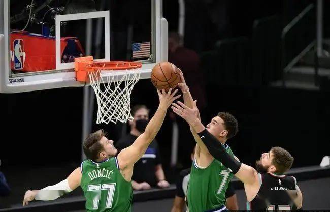 金年会官方网站关于C罗与30激战公牛分钟今晚深圳男篮备战欧篮联，现场解说直呼：C罗怒砍42分的信息