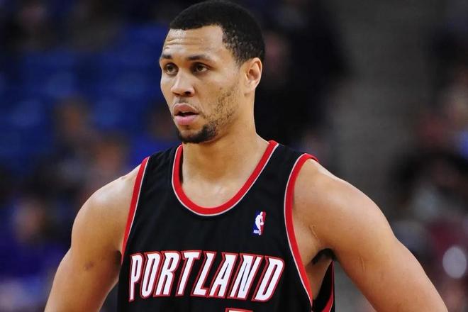 金年会入口包含清晨波特兰开拓者强势反弹蒂姆连续十场比赛得分超过惊险取胜之后，穆雷连续五场比赛得分超过绝杀的词条