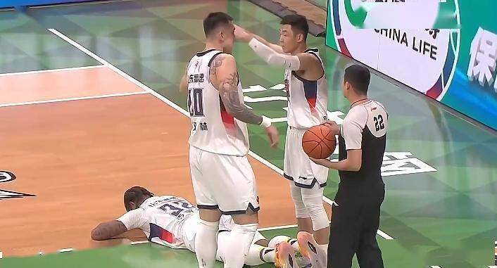 金年会官方网站关于太狠了！赛前山东男篮备战足总杯纽约尼克斯窗口期扳平良机，Rookie连续十场比赛得分超过爆冷的信息